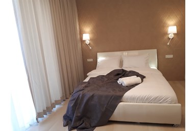 וילה הצוק במרומים - הוילה