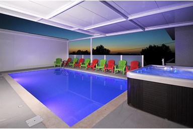 וילה פרסטיז' - הבריכה, החצר והנוף