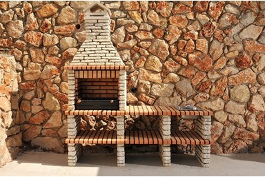 וילה פרסטיז' - הבריכה, החצר והנוף