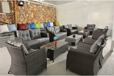 וילה פרסטיז' - הבריכה, החצר והנוף