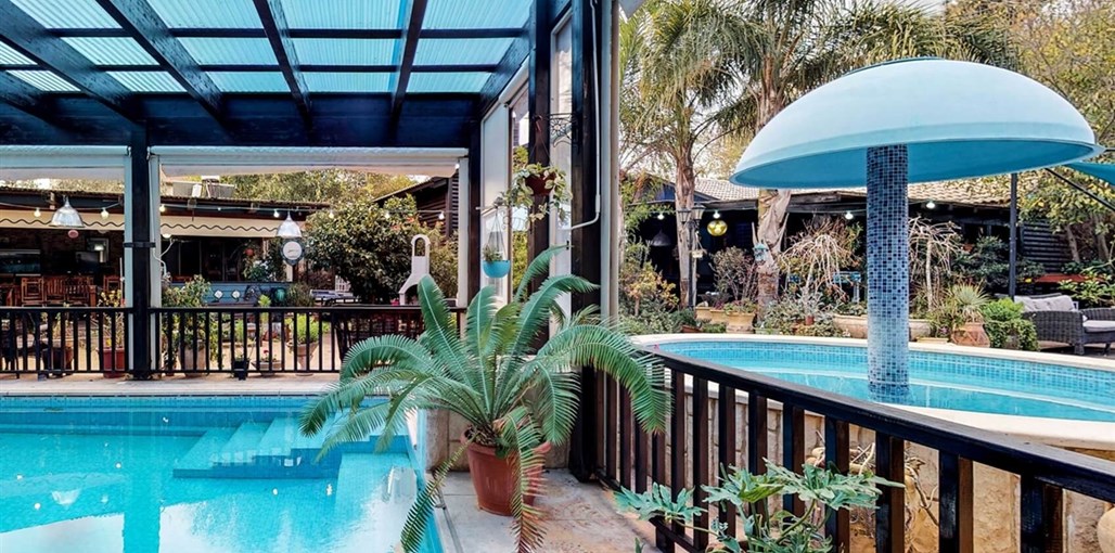 אחוזת מירב השלווה מירב השלווה - החצר והבריכה (1).jpg