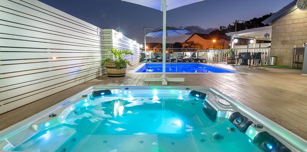 וילה אחוזת נטלי בריכה וחצר (38).jpg