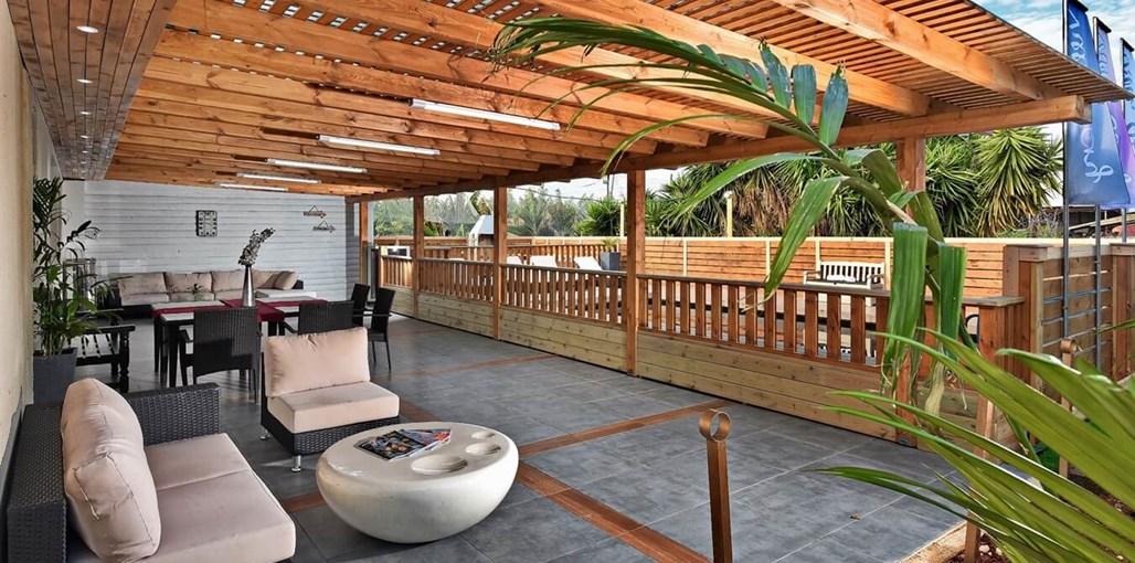 וילה סטורי חצר ובריכה (30).JPG