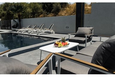 וילה יוקרה בגליל דרנה - הבריכה והחצר