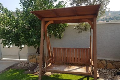 וילה לוילה בגליל - החצר והבריכה