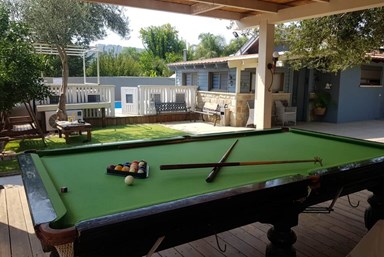 וילה לוילה בגליל - החצר והבריכה