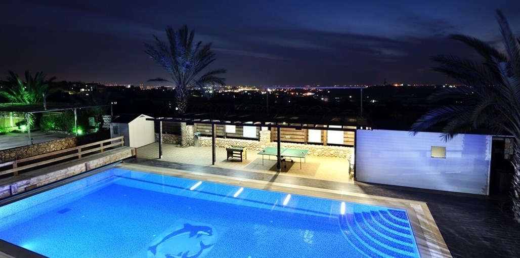 אחוזת כנען אחוזת כנען - הבריכה והחצר (8).JPG