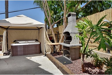 וילה גולדן - החצר והבריכה הפרטית