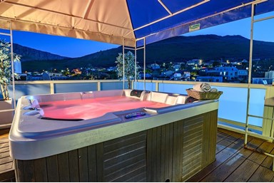 וילה וילות אינפיניטי וויו - Infinity View Villas - החצר והבריכה הפרטית