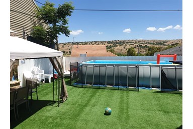 וילה קאהן - החצר והבריכה הפרטית