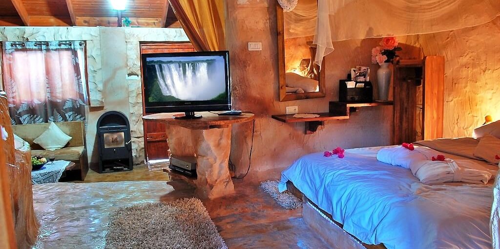 וילה חלום באגם חלום באגם - מערה (11).jpg