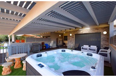 וילה סקיי האוס - מתחם החוץ