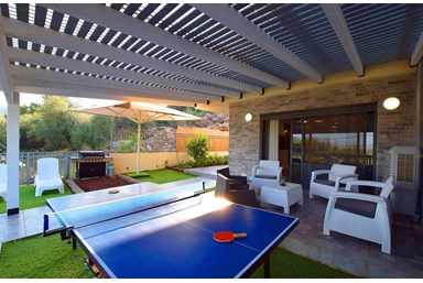 וילה סקיי האוס - מתחם החוץ