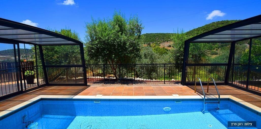 וילה סיזר גארדן סיזר גארדן - החצר והבריכה (3).jpg