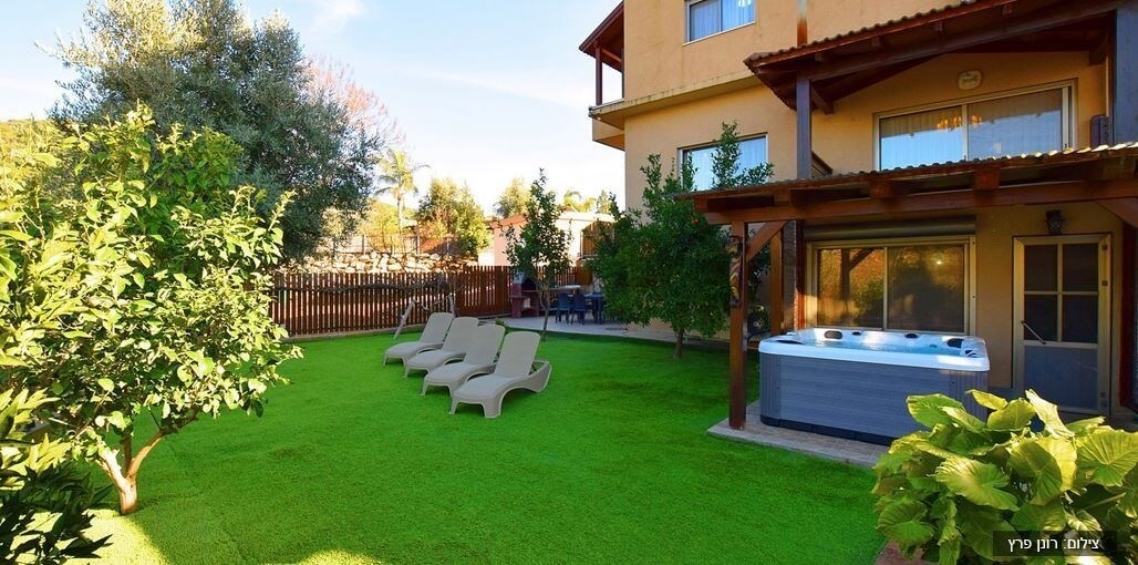 וילה סיזר גארדן סיזר גארדן - החצר והבריכה (12).jpg