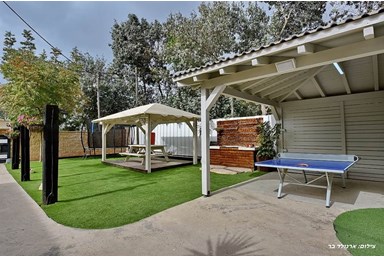 וילה אחוזת בראשית ספסופה  - החצר