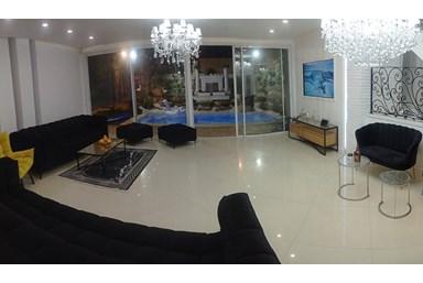 וילה אחוזת הוליווד - הוילה