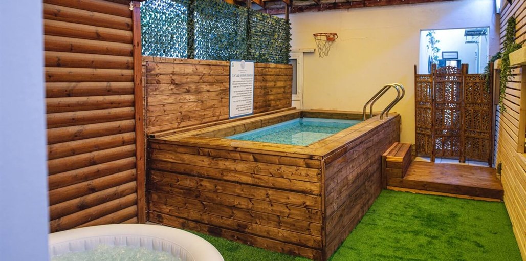 וילה מנזולינה וילה מנזולינה - החצר והבריכה (9).jpg