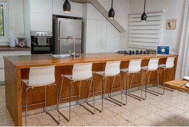 וילה הבית של אוסנתה - וילה אוסנתה - סלון+מטבח