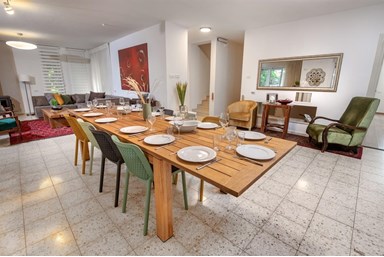 וילה הבית של אוסנתה - וילה אוסנתה - סלון+מטבח