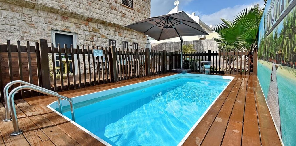 וילה פנינת עוז וילה פנינת עוז - החצר והבריכה (18).jpg