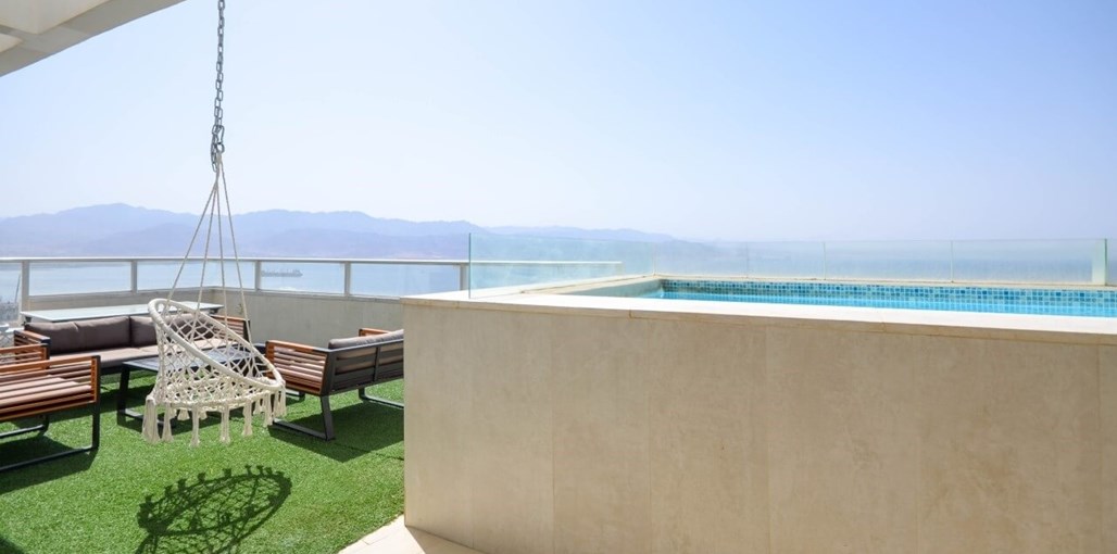 YalaRent פנטהאוז סקייליין בריכה 3.jpg