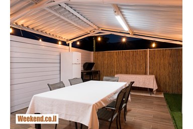 וילה אחוזת אנאל יבניאל - החצר, הבריכה והנוף