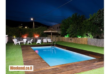 וילה אחוזת אנאל יבניאל - החצר, הבריכה והנוף