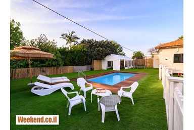 וילה אחוזת אנאל יבניאל - החצר, הבריכה והנוף