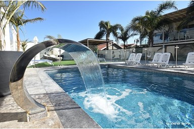 וילה ליאם - החצר והבריכה