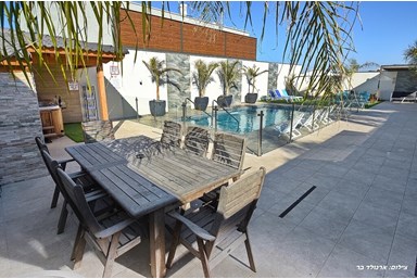 וילה ליאם - החצר והבריכה