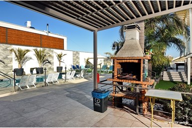 וילה ליאם - החצר והבריכה