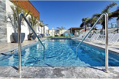 וילה ליאם - החצר והבריכה