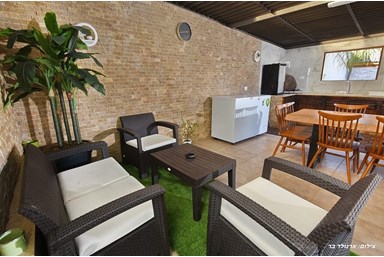 וילה ליאם - החצר והבריכה