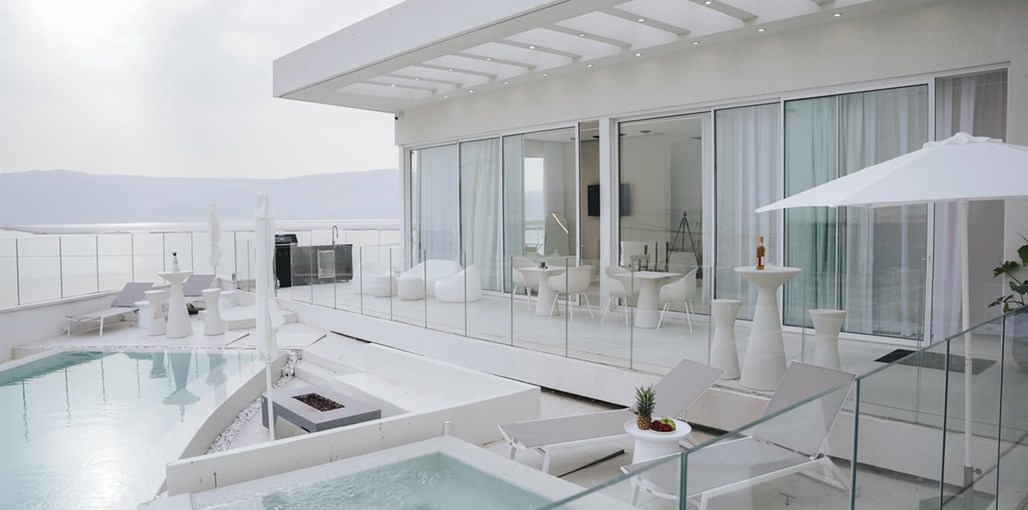 וילה אגם החלומות - Dream Lake Villa החצר (15).jpg