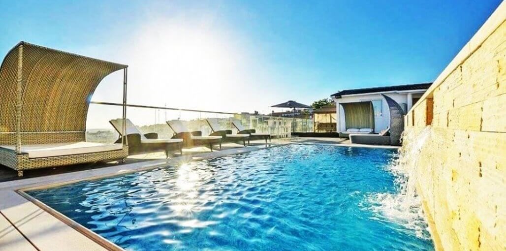 וילה מנו ויליג' חצר (2).jpg