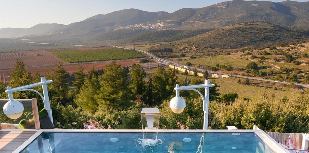 אחוזת קרן שמש חצר (1).jpg