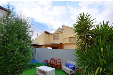 וילה הדר ומהודר - החצר והבריכה