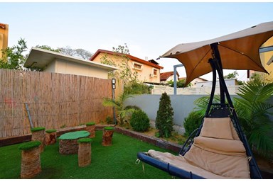 וילה הדר ומהודר - החצר והבריכה