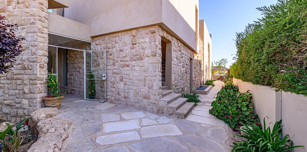 וילה נגבא חצר (1).jpg