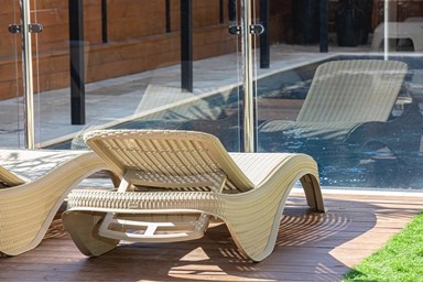 וילה אוליב אנד ספא  - החצר והסביבה