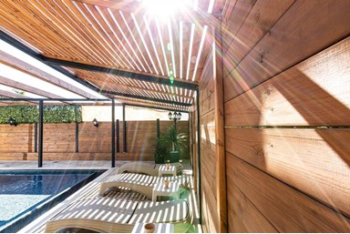 וילה אוליב אנד ספא  - החצר והסביבה