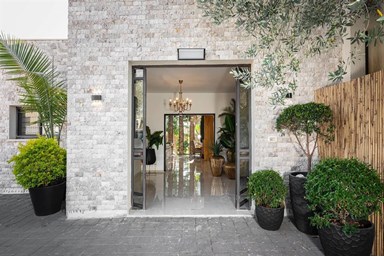 וילה אוליב אנד ספא  - החצר והסביבה