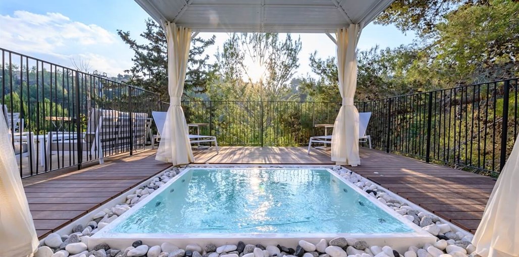 אחוזת נופש ביער מתחם החוץ (11).jpg