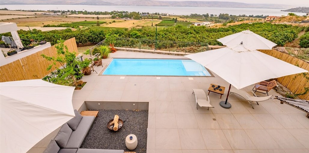 לה קאסה דל לגו החצר והמרפסת (9).jpg