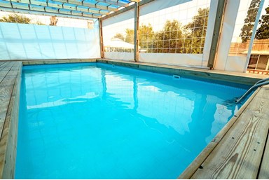 וילה YalaRent וילה בזלת - החצר והבריכה