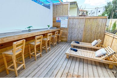 וילה YalaRent וילה בזלת - החצר והבריכה