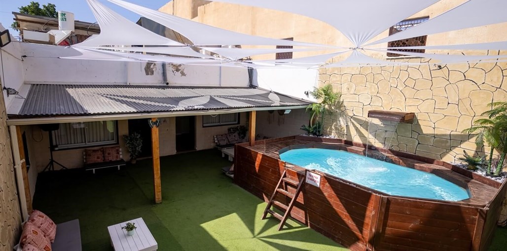 וילה פאטה מורגנה חצר (10).jpg