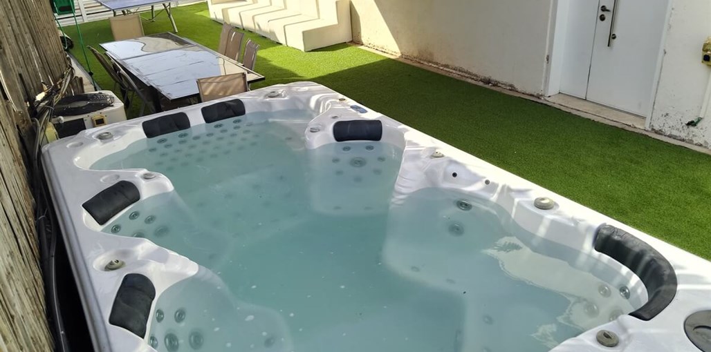 אחוזת הצבי ג'קוזי (2).jpg