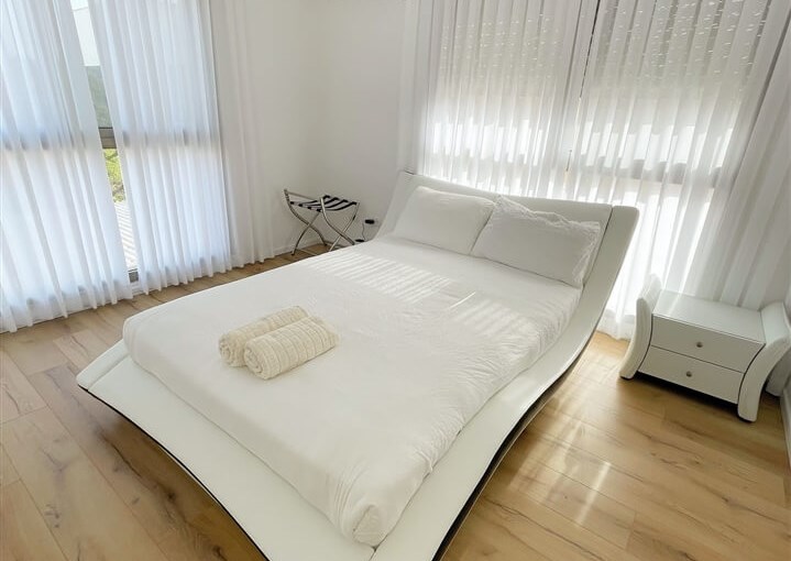 הבית בחוף הזהב פנים (5).jpg